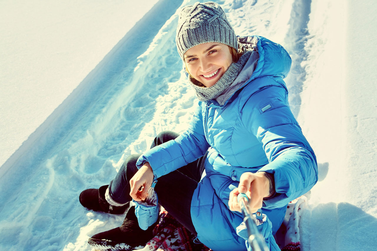 Frau mit Selfie-Stick